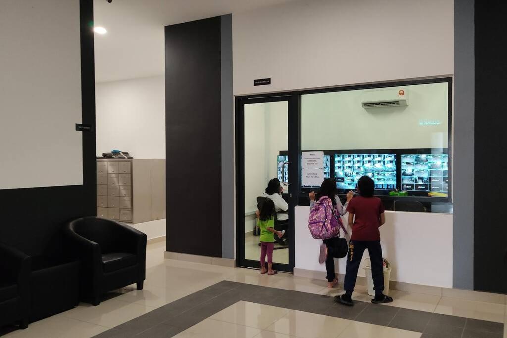 Hidayah Homestay Near Ukm And Ktm Station With High Speed Wifi - Pool & River View Bangi Exterior foto